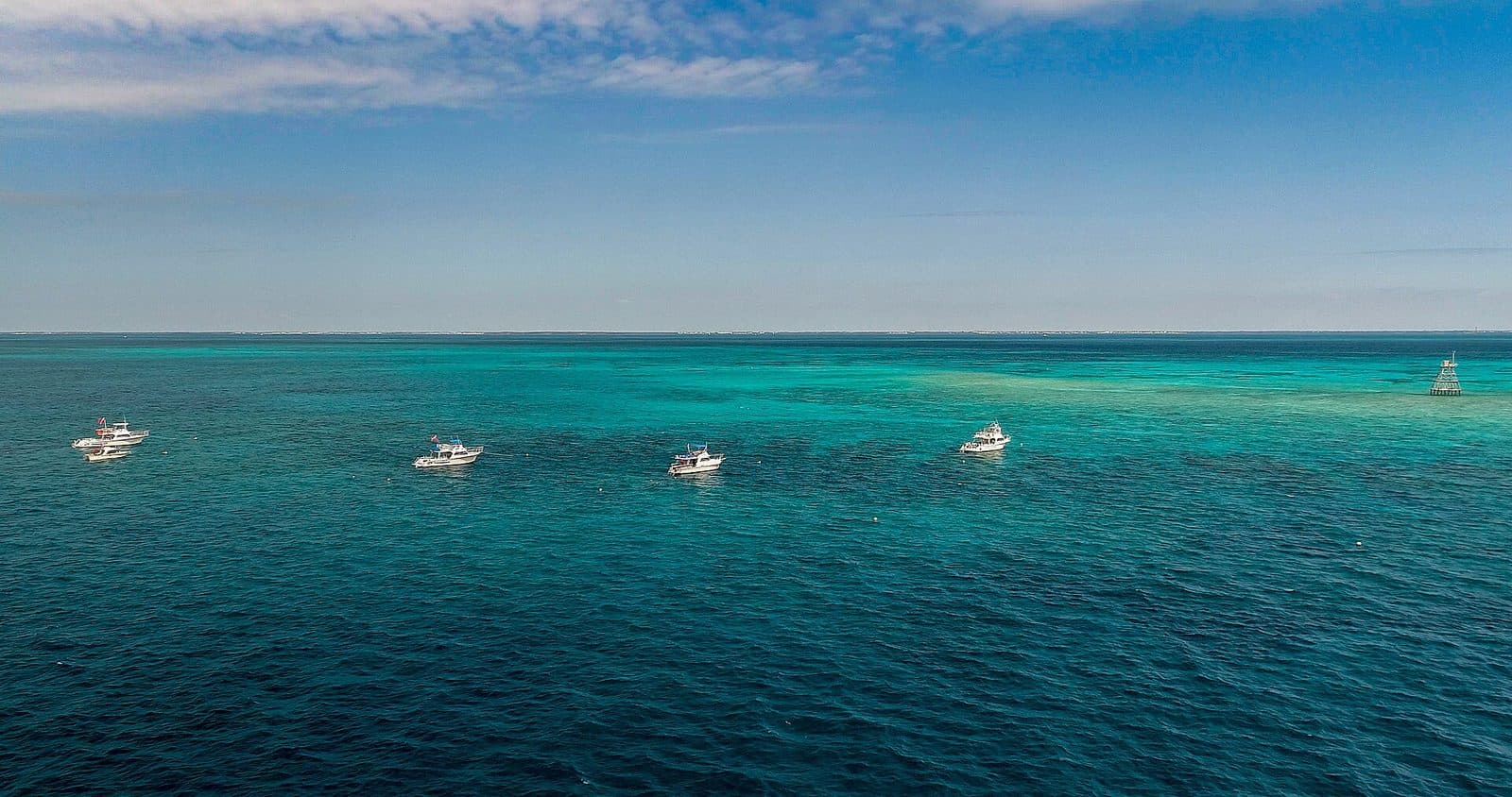 FKNMS Anchored boats (50005981003).jpg